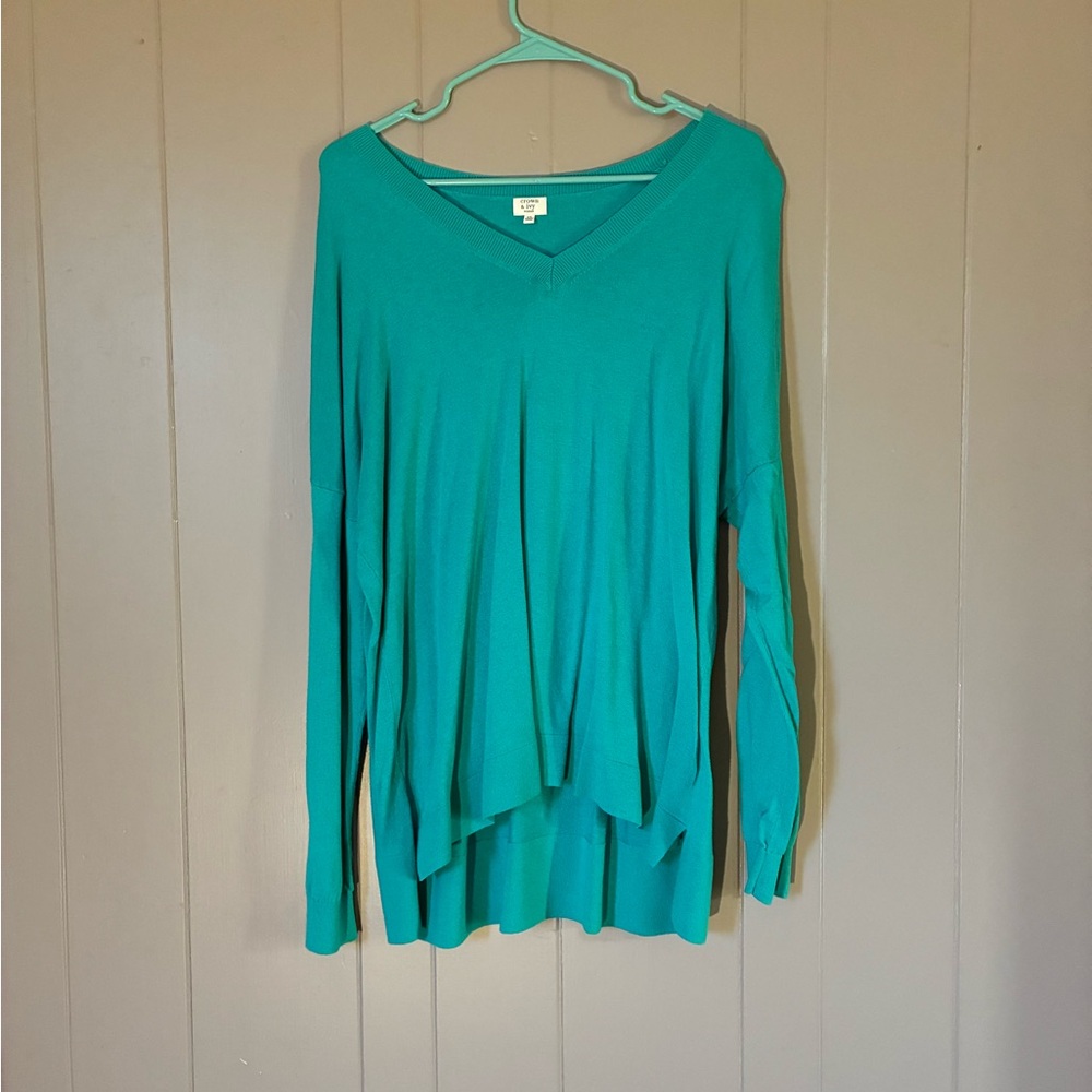 Crown & Ivy Teal Long Sleeve V-Neck Top